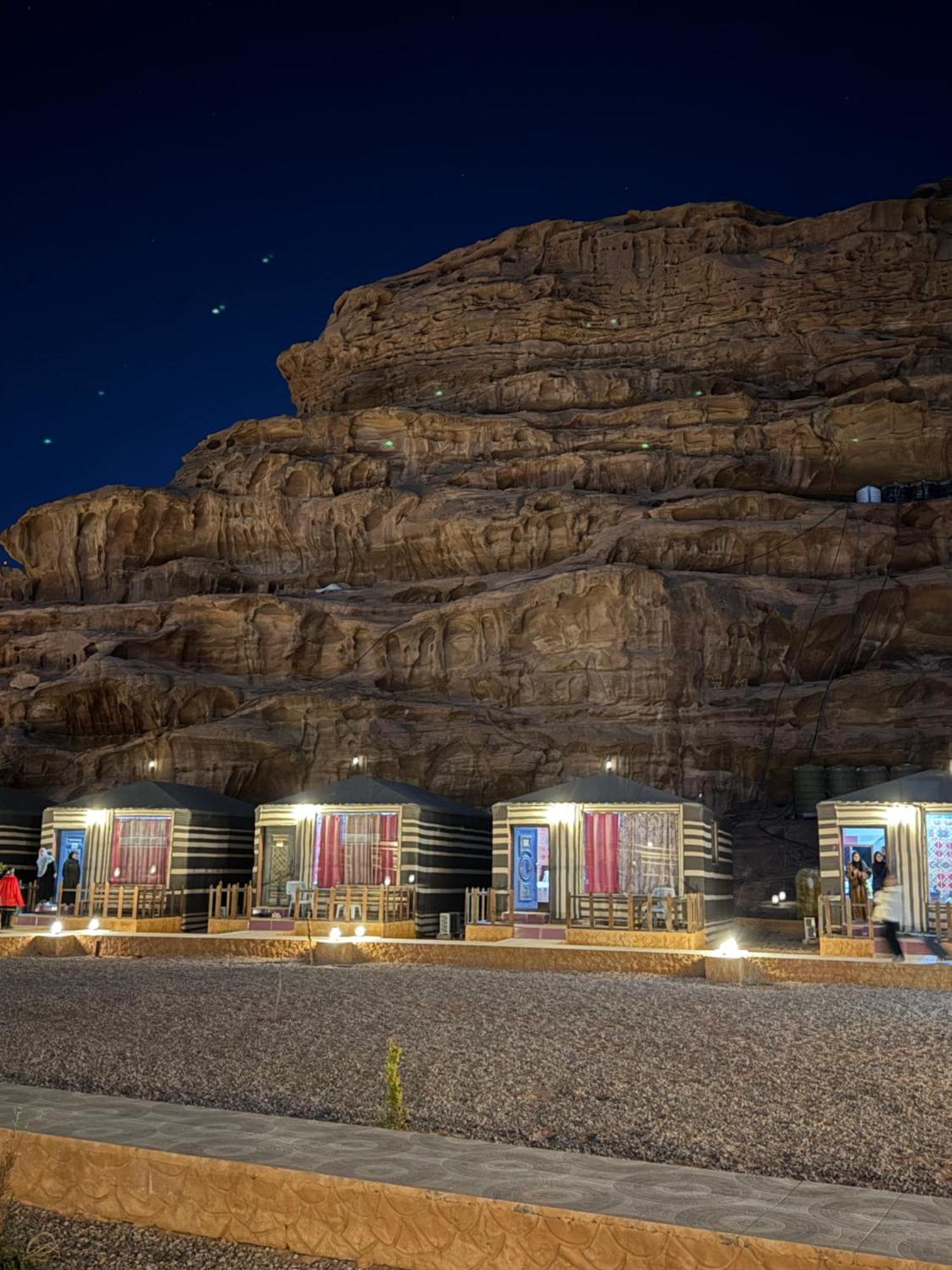 Faisal Wadi Rum Camp Hotel ภายนอก รูปภาพ